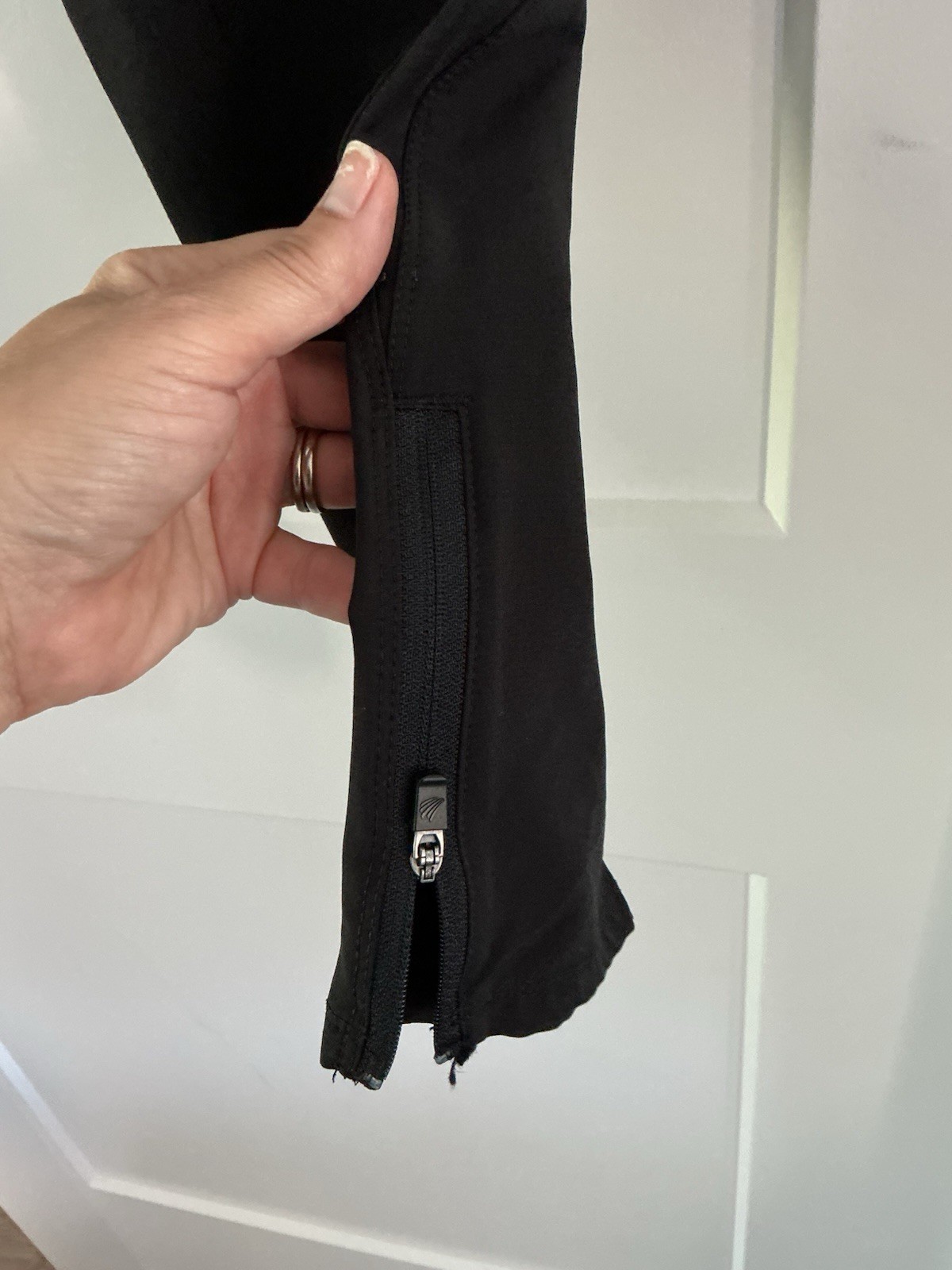 Free2B Performance Black Stretch Cargo Tech Pants With Ankle Zip Women Medium