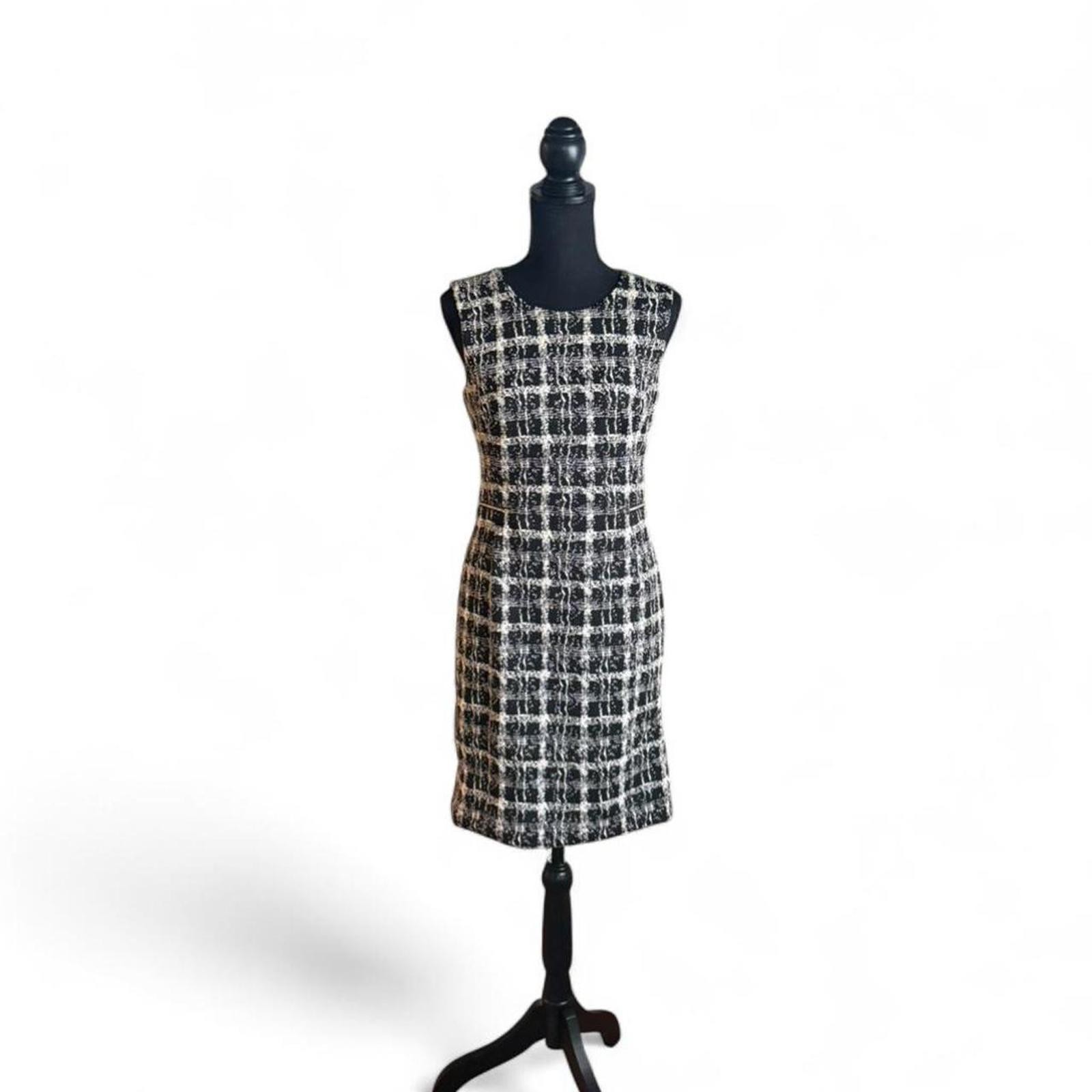 Calvin Klein form fitting dress, stretchy fabric lined size small