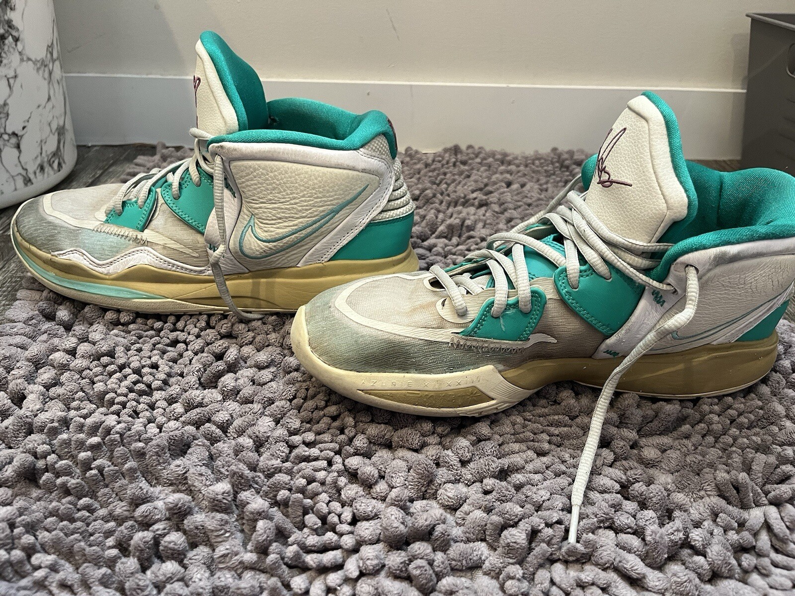 Size 10 – Nike Sue Bird x Kyrie Infinity Golden Tribute