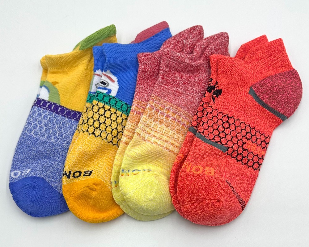 BOMBAS 4 Pairs Women’s Cushion Ankle socks Athletic Size Med 4 Colors Mix