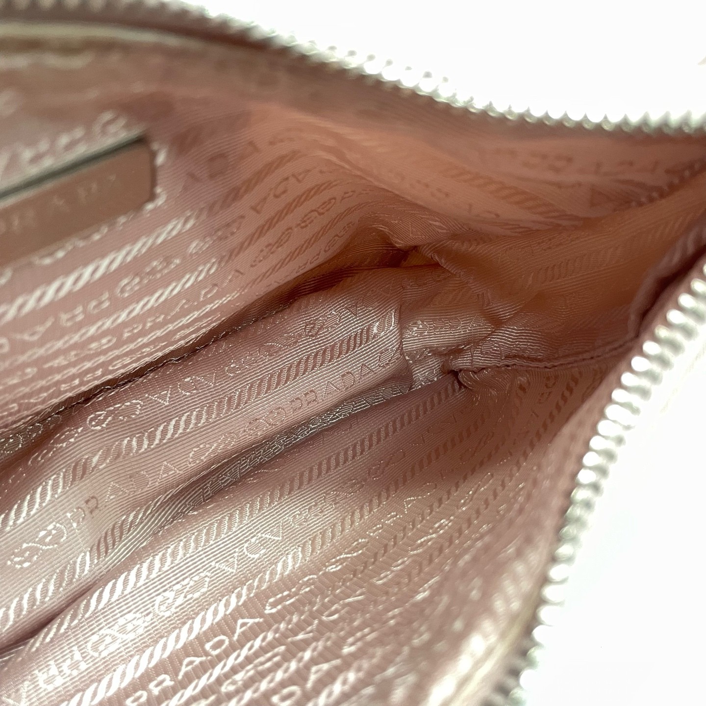 Prada Re-Edition 2005 Hobo Normal Lt Pink Parachute Nylon Crossbody Duty Paid
