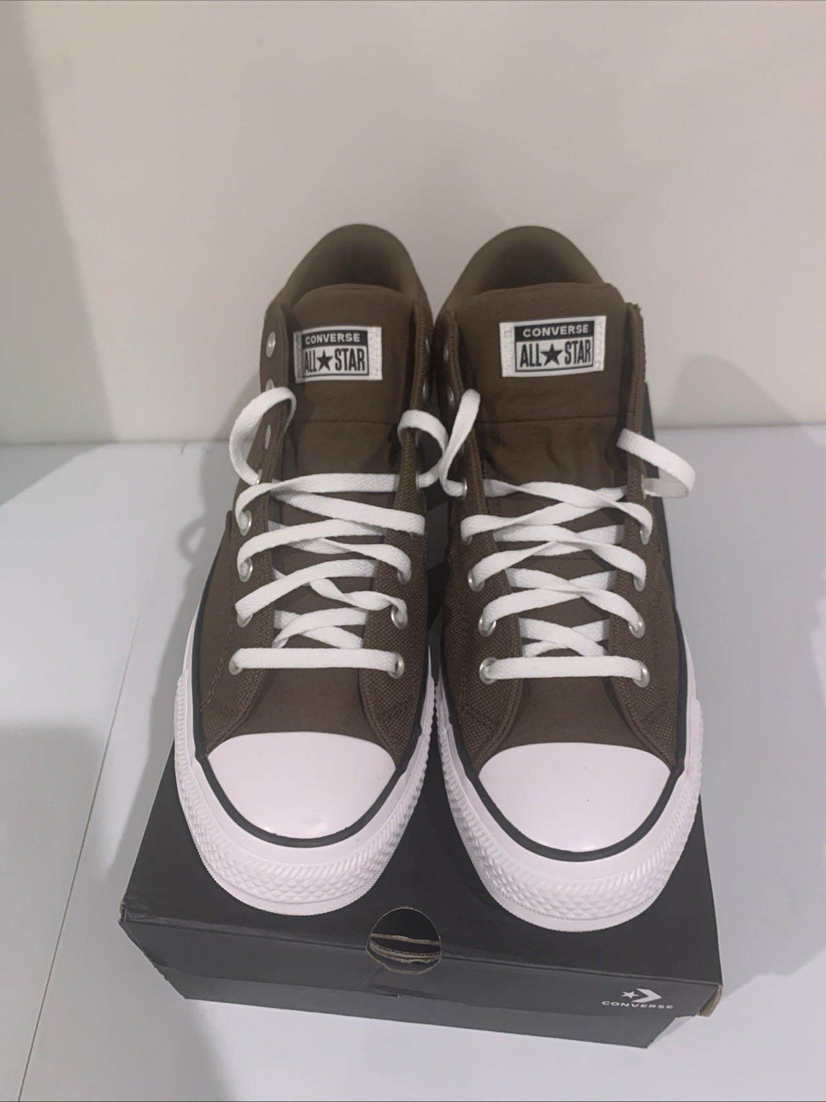Converse Men’s 13 CTAS Malden Street Fresh Brew C Taylor Brown White Woman’s 15