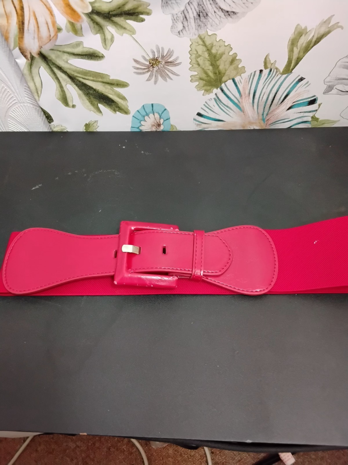 Kohls Brand Red Stretch Belt w/Metal Buckle Man Made Materials Women’s Size M/L