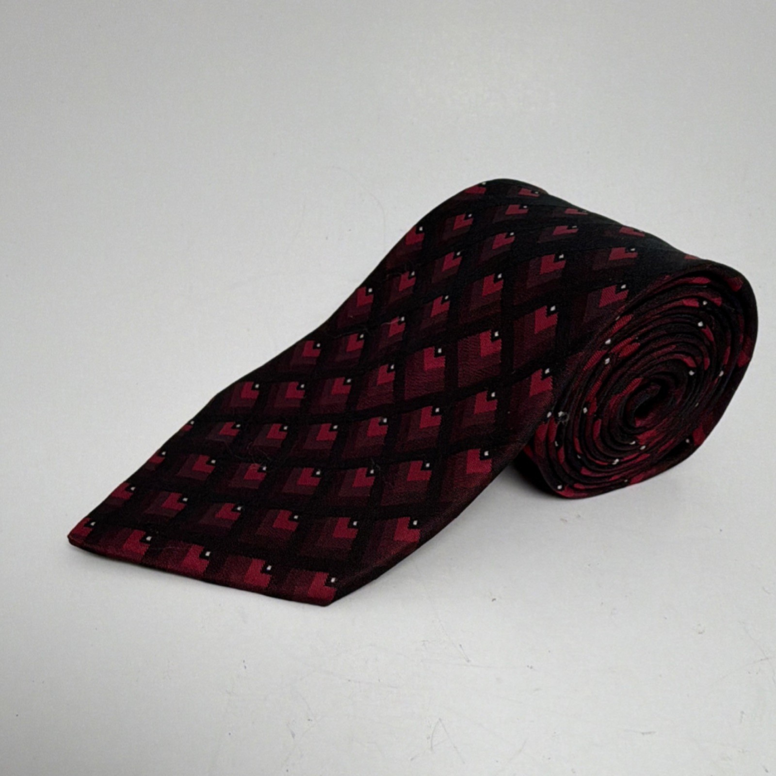 Mark Pendleton Men’s Red Black Silk Geometric Tie Classic Size 57-60″ x 3.5″ 044