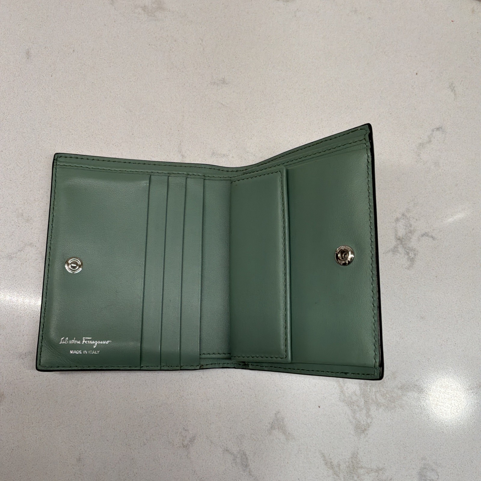 Salvatore Ferragamo Gancini Logo Women Leather Card Holder Wallet Coin Purse Flo