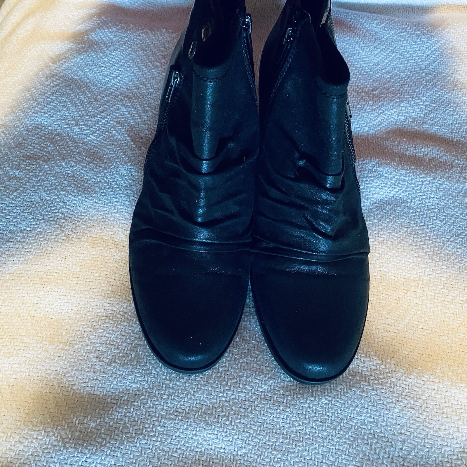 Baretraps Women’s 9 Black Ankle Bootie Boot Side Zipper Block Heel