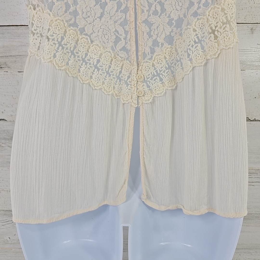 AMERICAN EAGLE BLOUSE WOMEN’S SIZE SMALL SHEER LACE TOP IN CREAM COLOR *STAIN*..