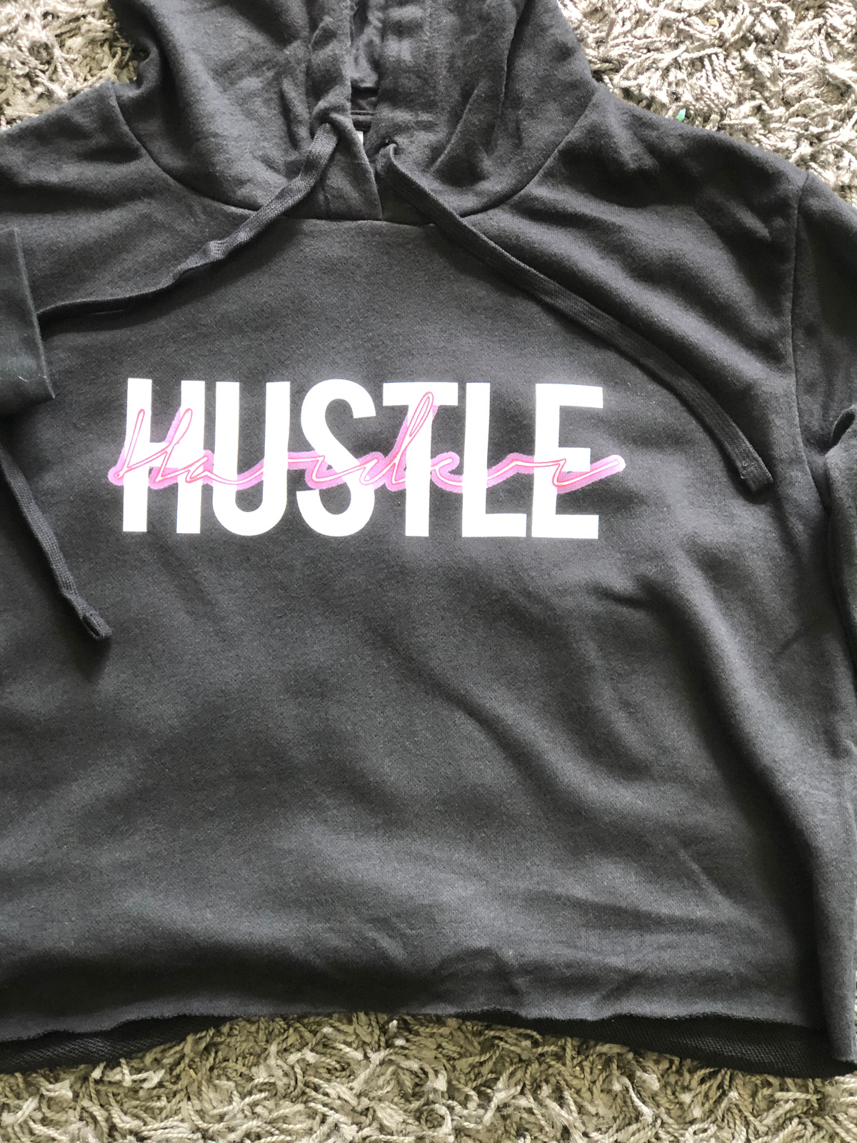 Hustle Graphic Crop Hoodie – Elevate Your Style and Drive