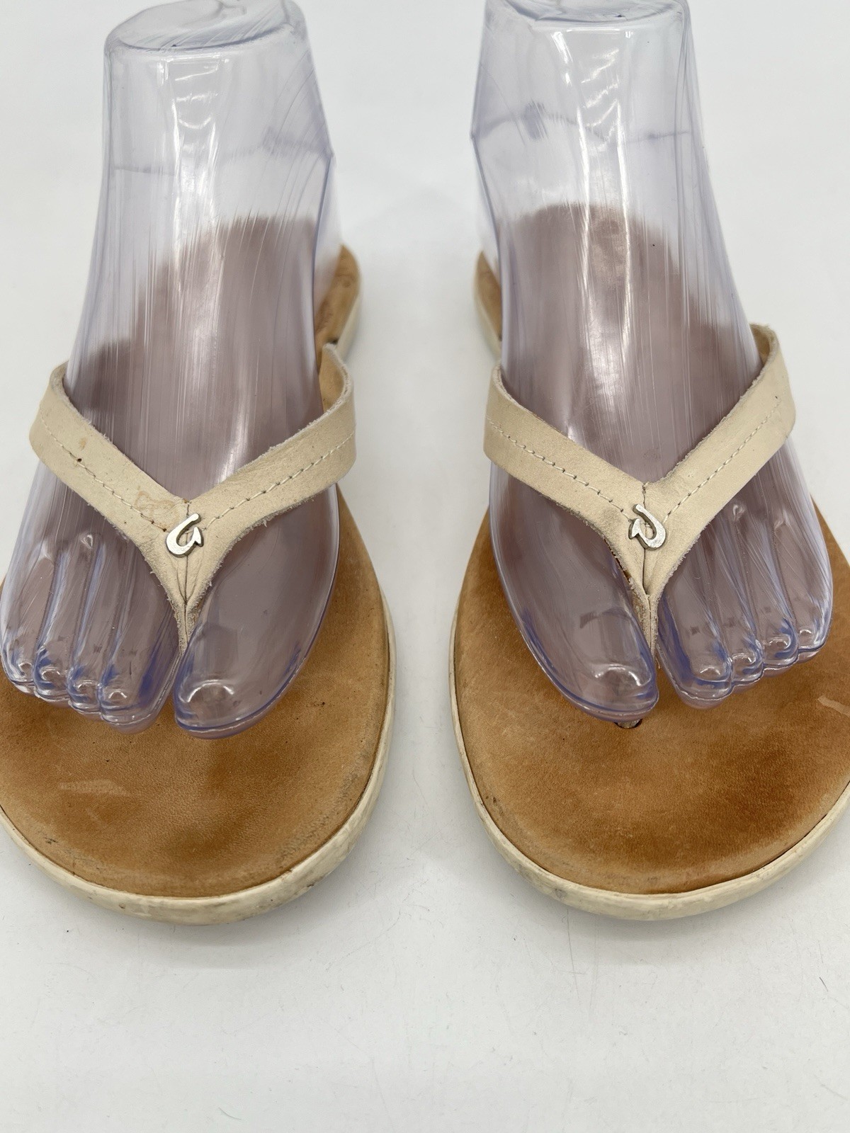 OluKai Honu Flip Flops Womens Size 7 Bright White Golden Sand Leather Sandals