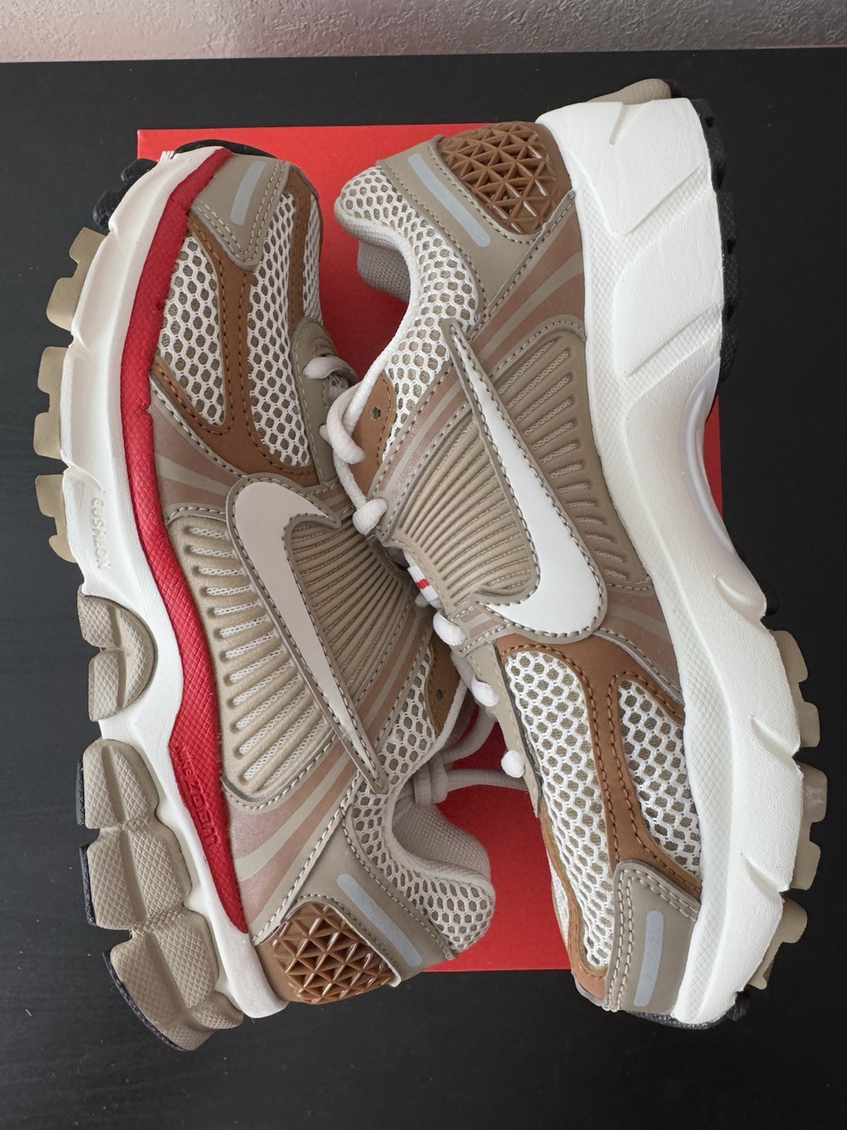 Nike Zoom Vomero 5 ‘Khaki Fire Red’ HV0826-247 Women’s 6 No-Lid