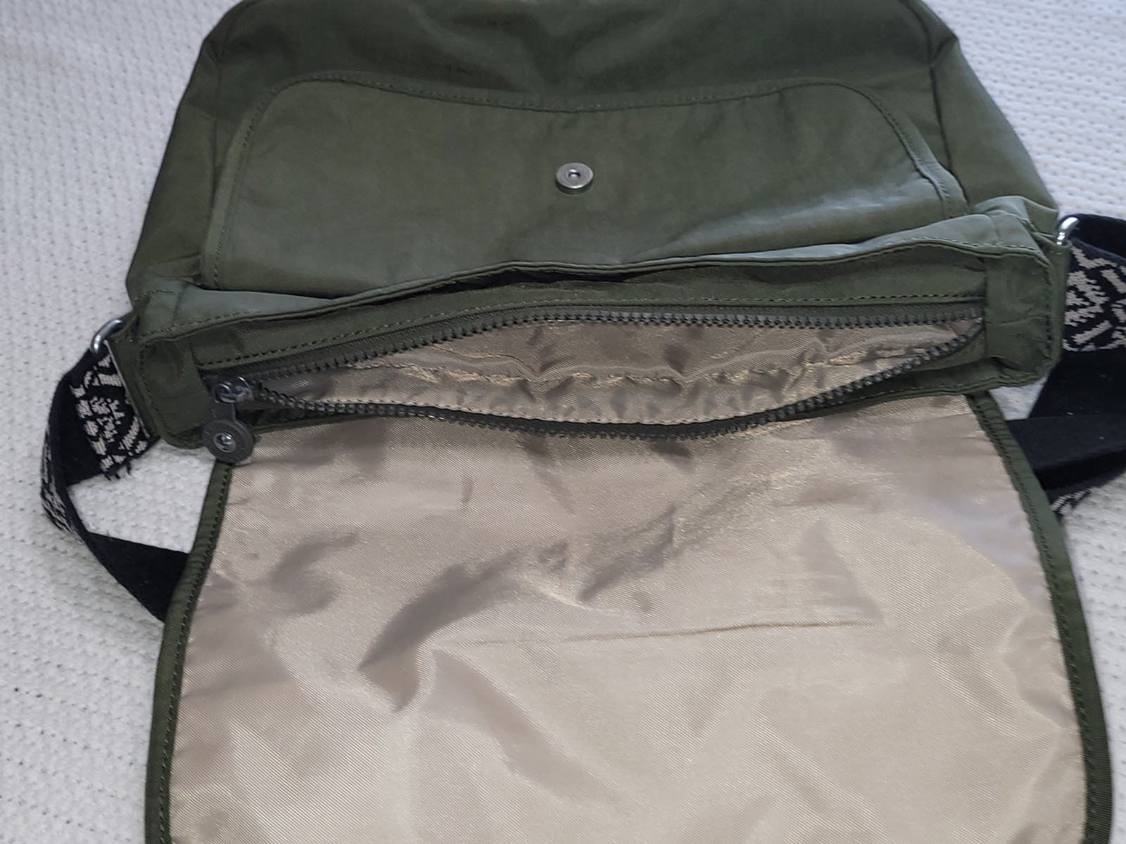 Kipling Women’s Brooklyn Go Shoulder Bag in jaded green nylon Approx 11″x9″