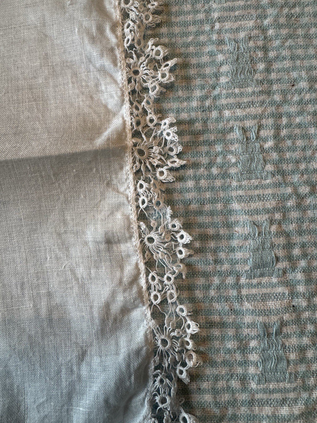 Vintage White Linen 12″ Handkerchief Hand Tatted Lace Scalloped Edge Heirloom