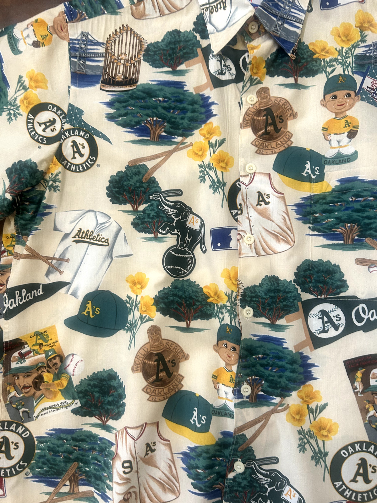 OAKLAND ATHLETICS HAWAIIAN SHIRT ‘WORLD SERIES LEGACY’ REYN SPOONER SIZE: MEDIUM