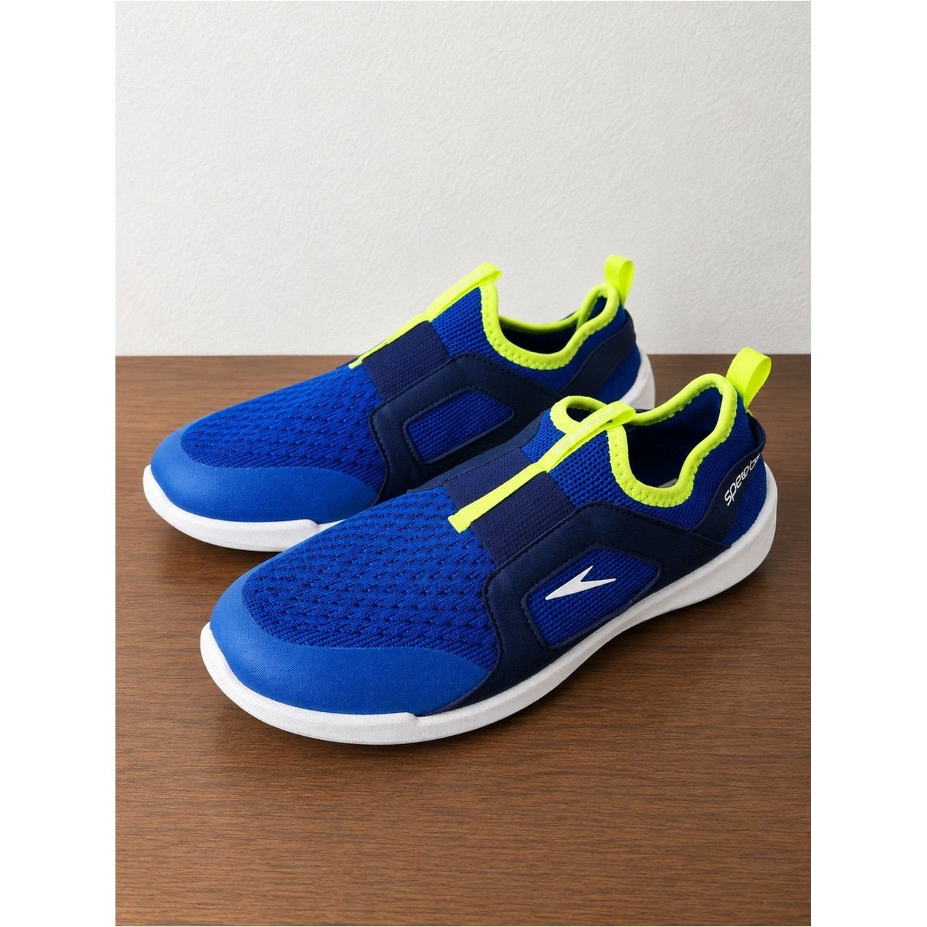 NWT Boys Size L 4-5 Speedo Kids Aqua Sock Blue Slip On Sneakers A0111