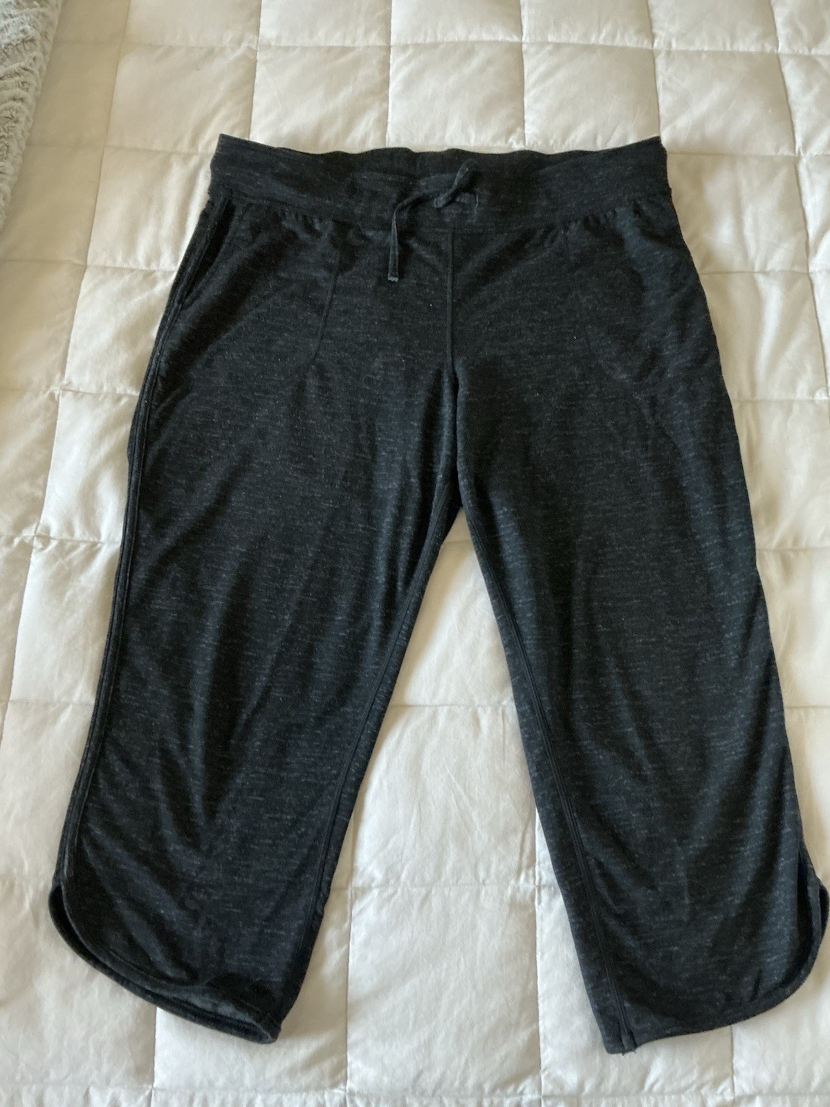 32 Degrees Cool Capris. Black Large 12-14. Excellent Condition.