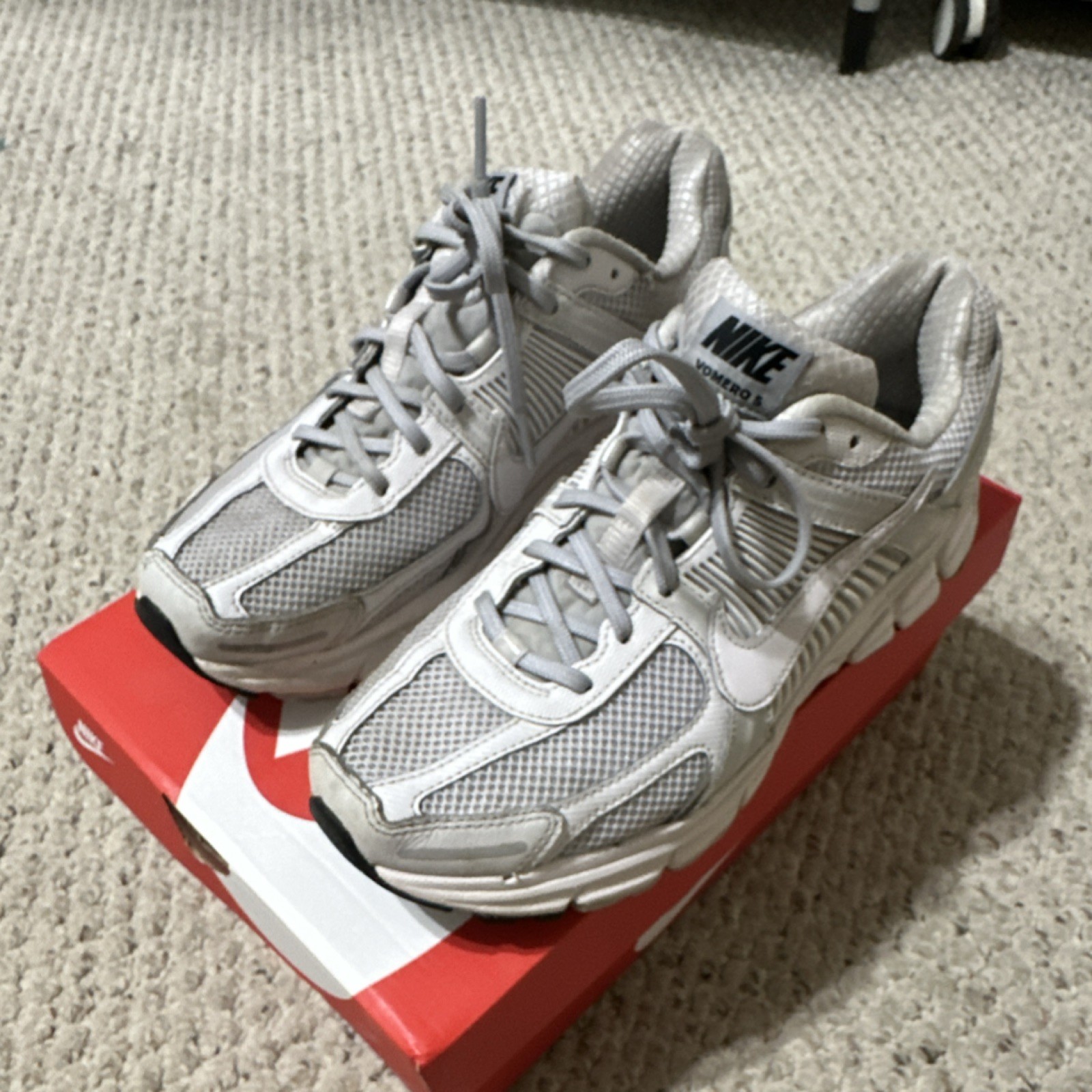 Nike Air Zoom Vomero 5 Vast Grey Mesh Lace Up Athletic Sneakers Men 2023
