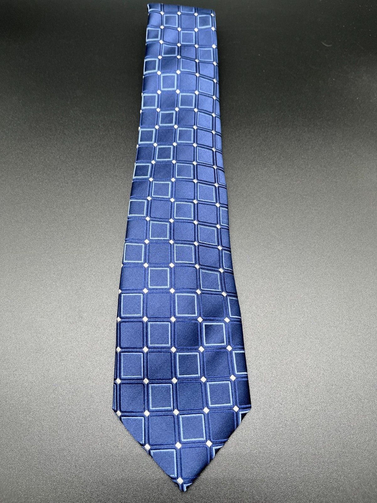 Donald Trump Signature Collection 100% Silk Blue Geometric Neck Tie