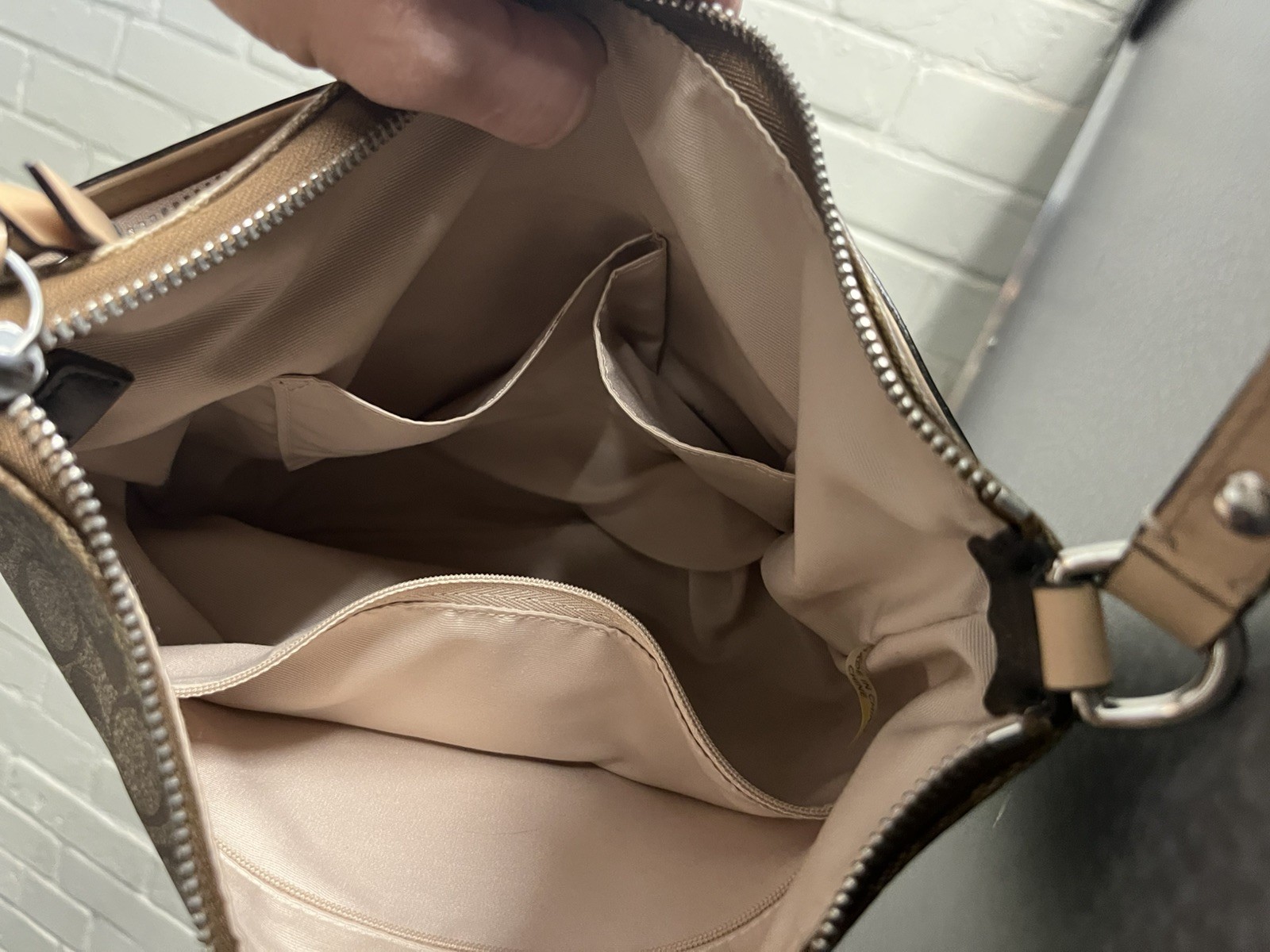 NEW Authentic Coach Heritage Peyton Signature Bag in Khaki/Ivory