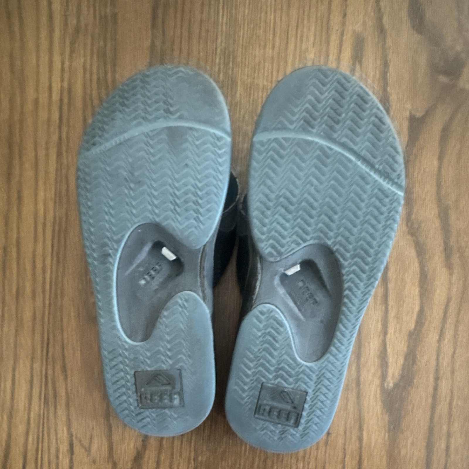 Reef Men’s Gray Flip Flop Sandals US 9 Solid Logo Slip-On Foam/Rubber