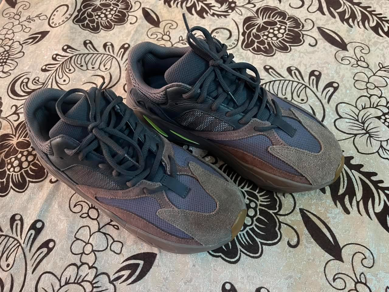 Adidas Yeezy Boost 700 V1 ‘Mauve’ EE9614 OG 2018 Pre-Owned Men’s US 9.5 NO BOX