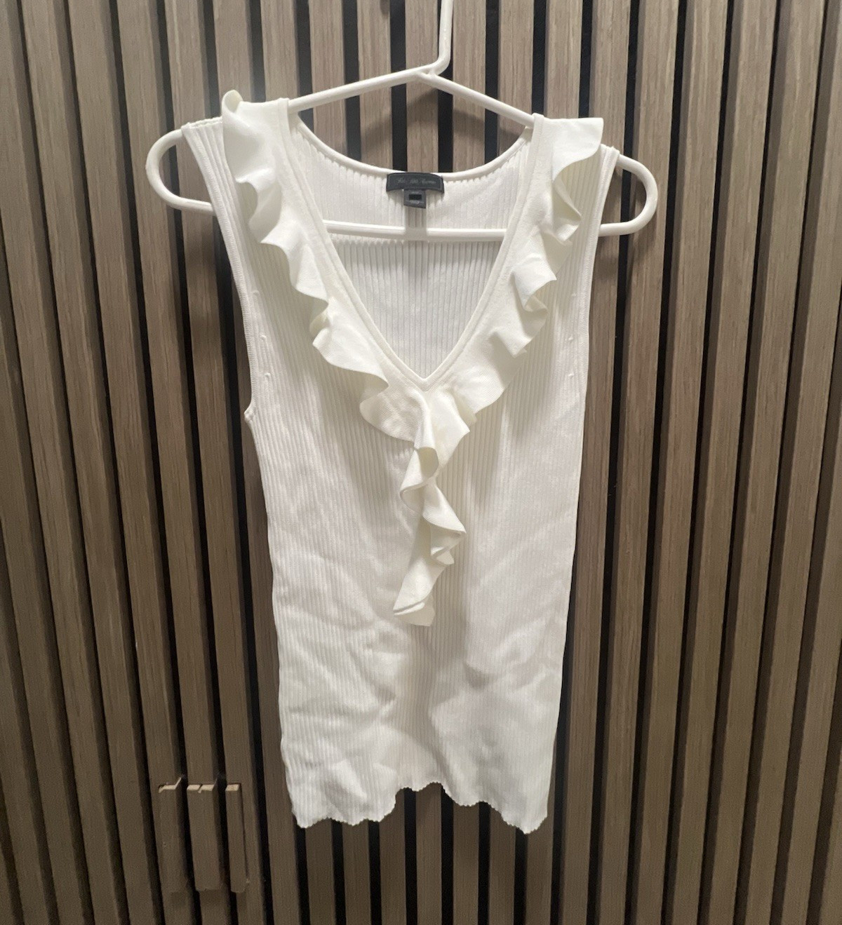 Saks Fifth Avenue Women’s M White Ribbed Knit V-Neck Sleeveless Ruffle Tank