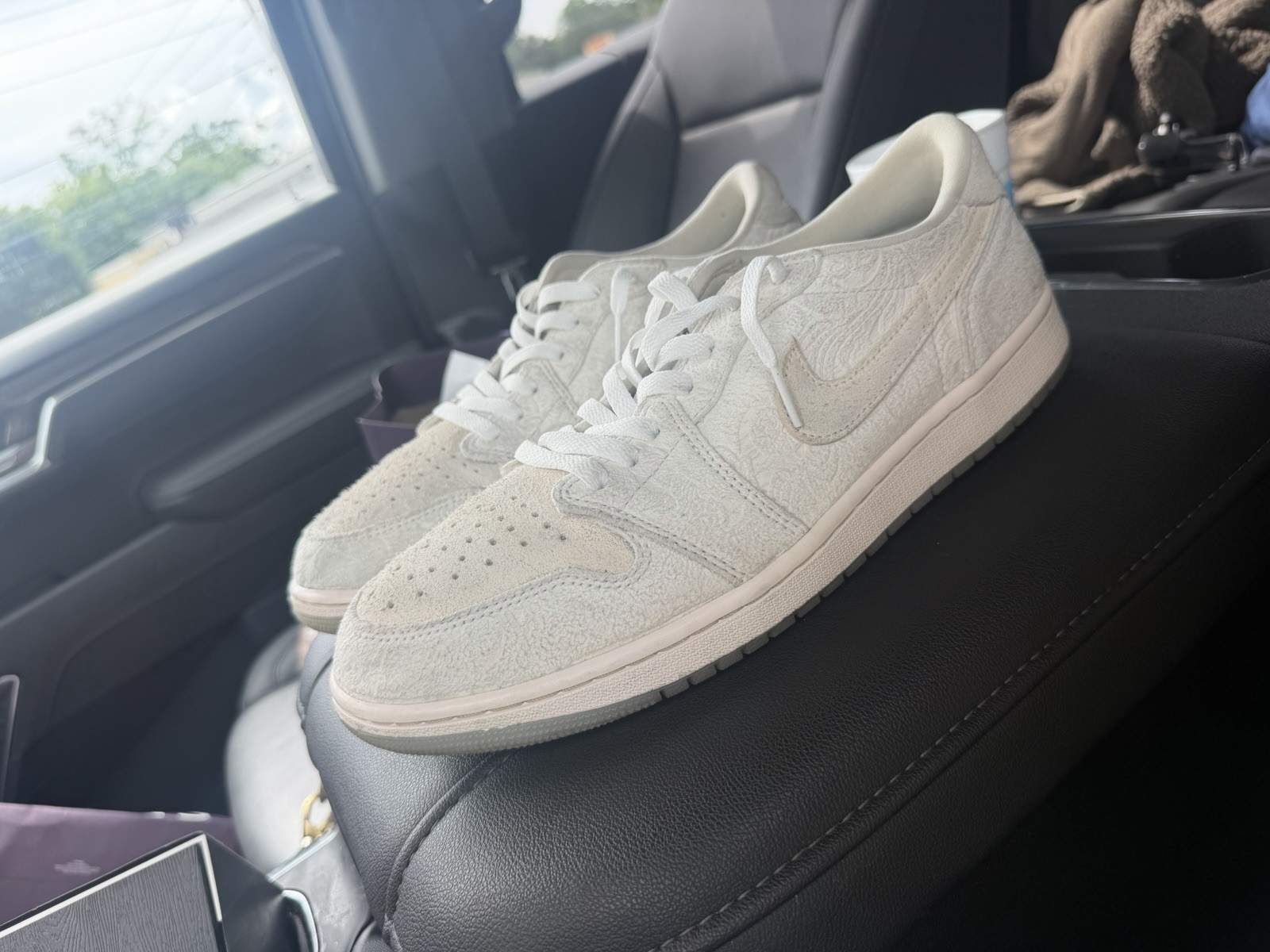 Jordan Chris Paul Air Jordan 1 Retro OG Low “Give Them Flowers” FZ0455-200
