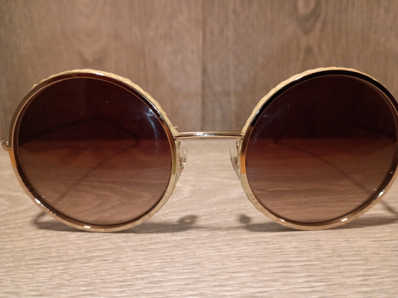 Women’s Round Sunglasses Gold Metal Frame Brown Gradient Tinted Plastic Lenses
