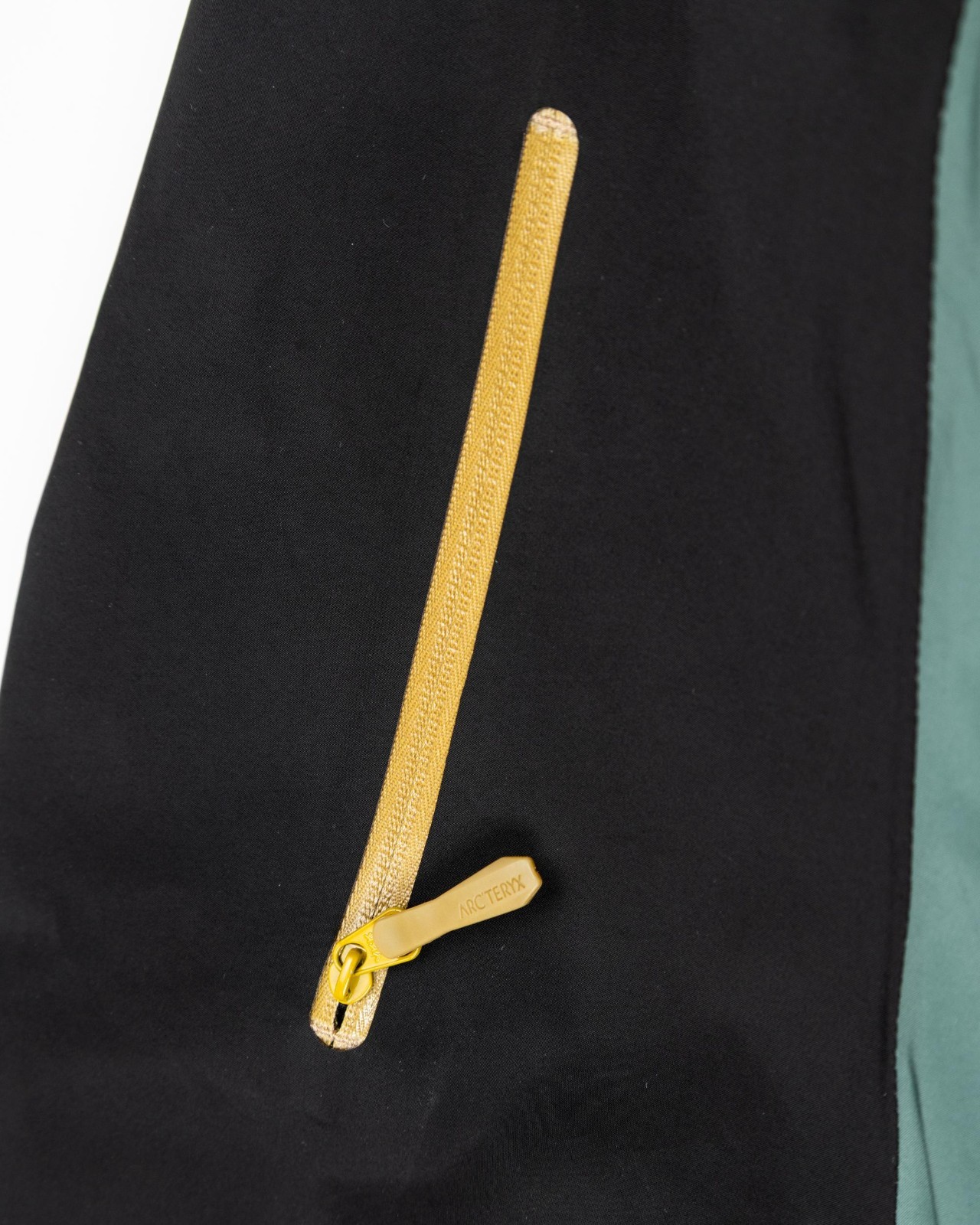 Arc’teryx SV7 technical shell jacket Black /Green