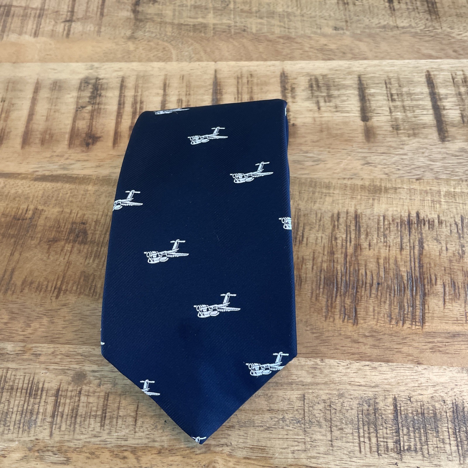 Vintage G. L. Harvale & Co. Polyester Airplane NAVY Palm Beach 55″ x 4″ Tie