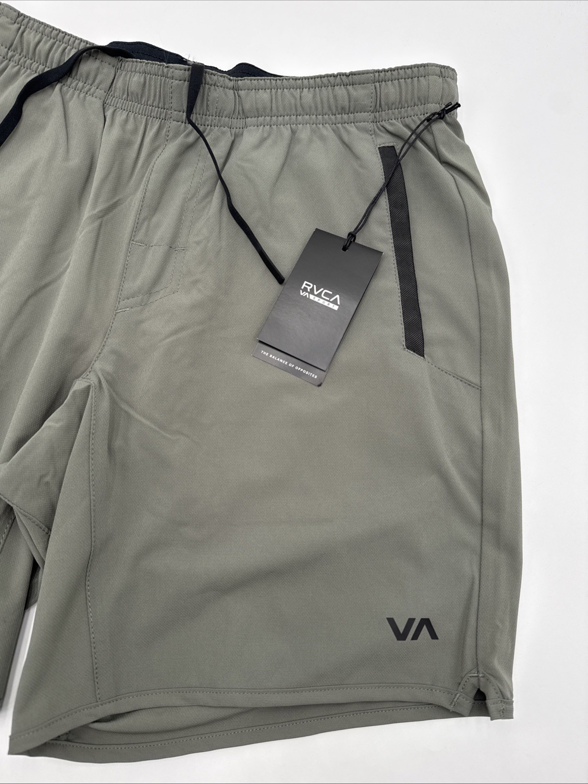 $70 RVCA Men’s Yogger Stretch 17 Shorts 8″ – Slate Green – Medium -New Tag