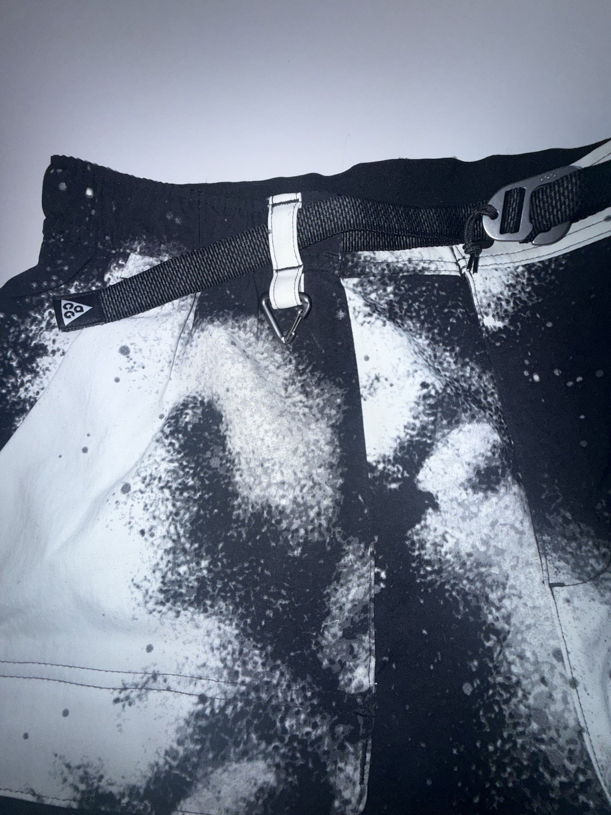 Nike ACG Cargo Pants Men’s Large Black White Spray Print Belted UPF 40+ Hiking
