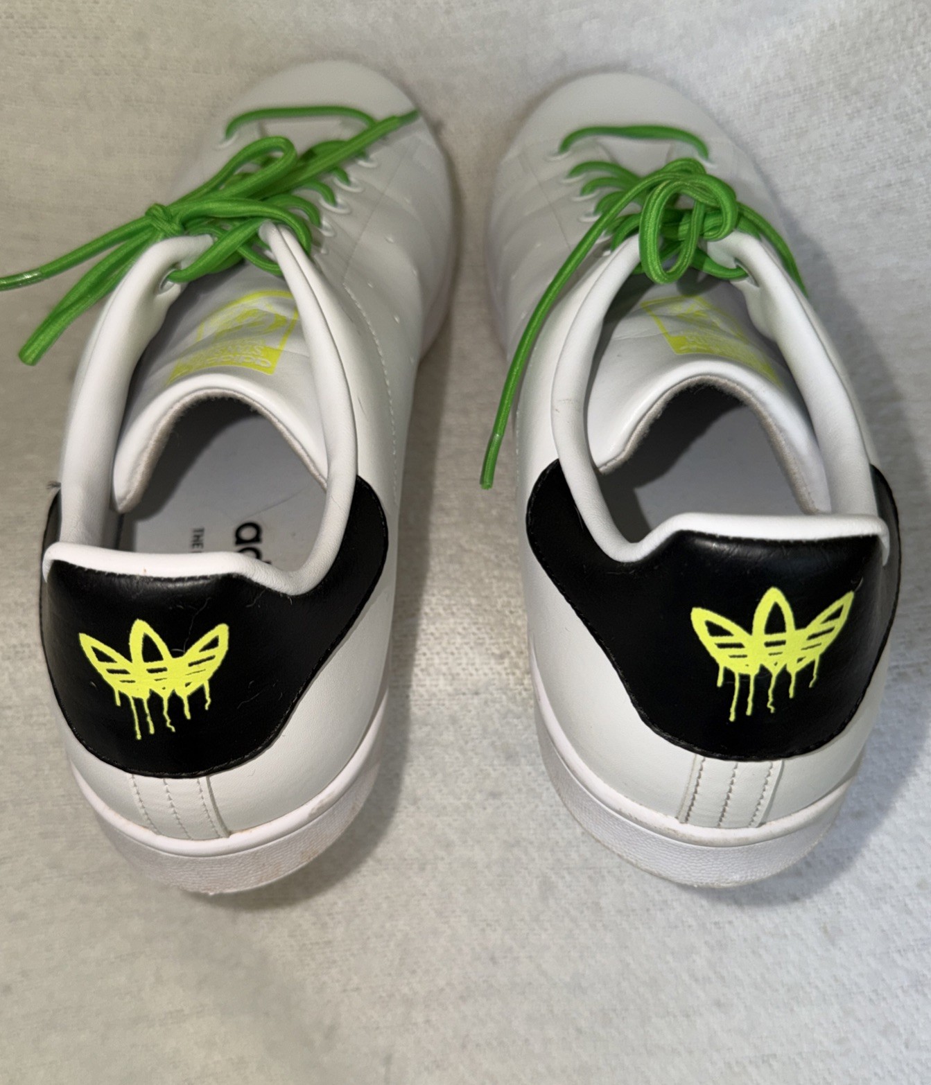 Adidas Stan Smith Mens Athletic White Sneakers – Size 13.5
