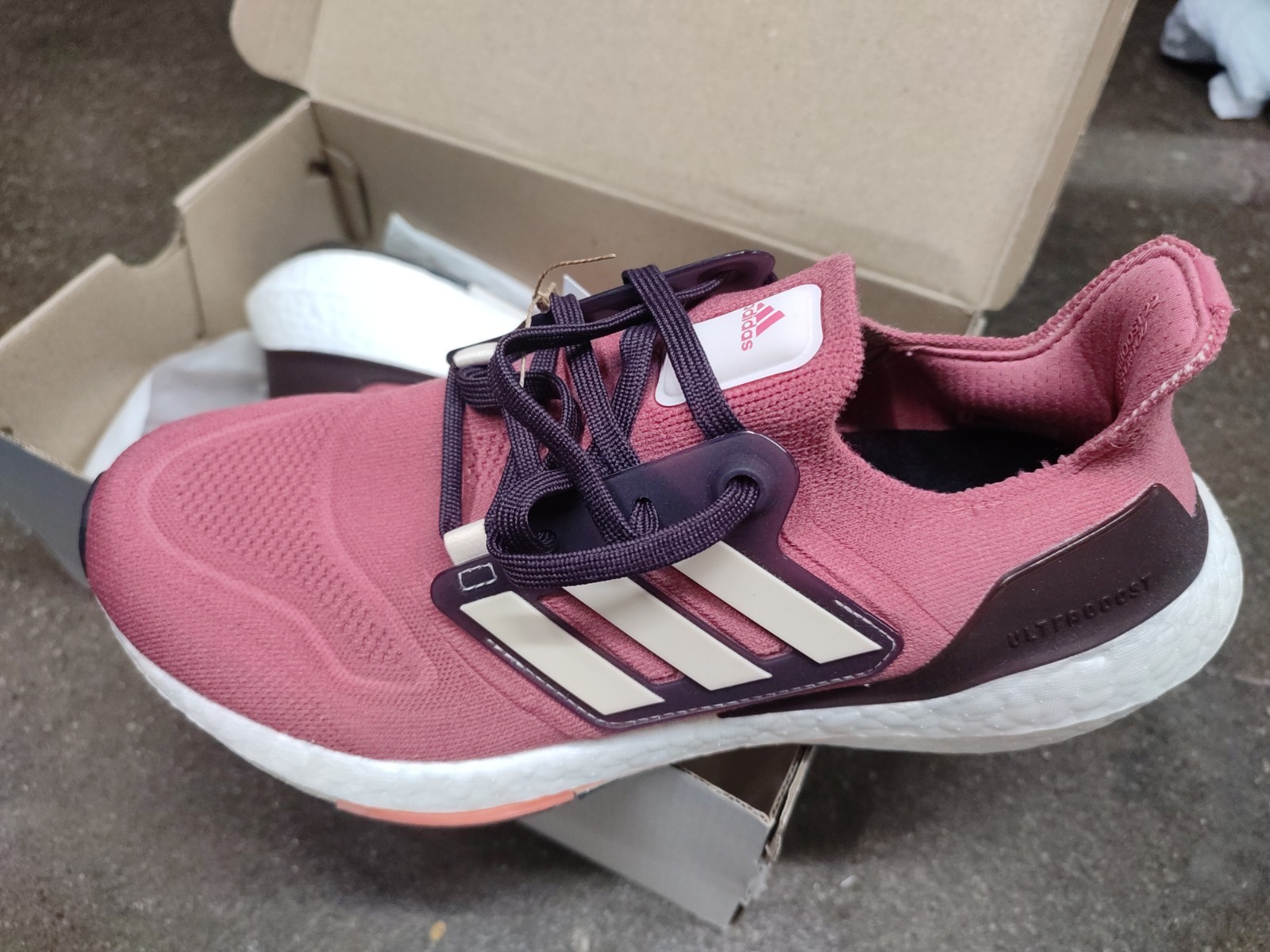 Adidas UltraBoost 22 Wonder Red/Maroon Womens Running Shoes GX6670 Size 8.5