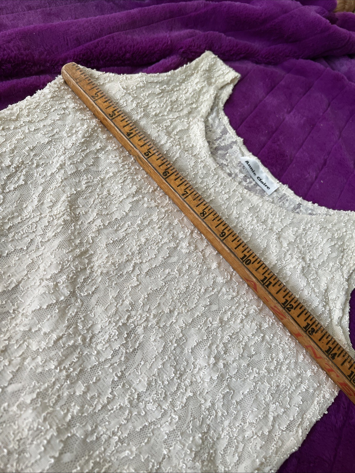 Ivory Stretch Lace Bouclé Chemise Bust 30-40 In; Shoulder To Hem 19 Inch ￼