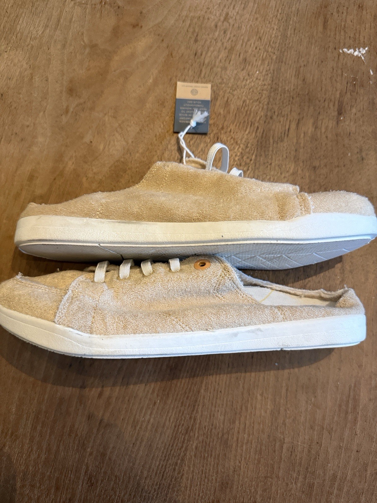 Vionic Beach Sz 9.5 Beige Casual Slip-On Loafers with Elastic Laces