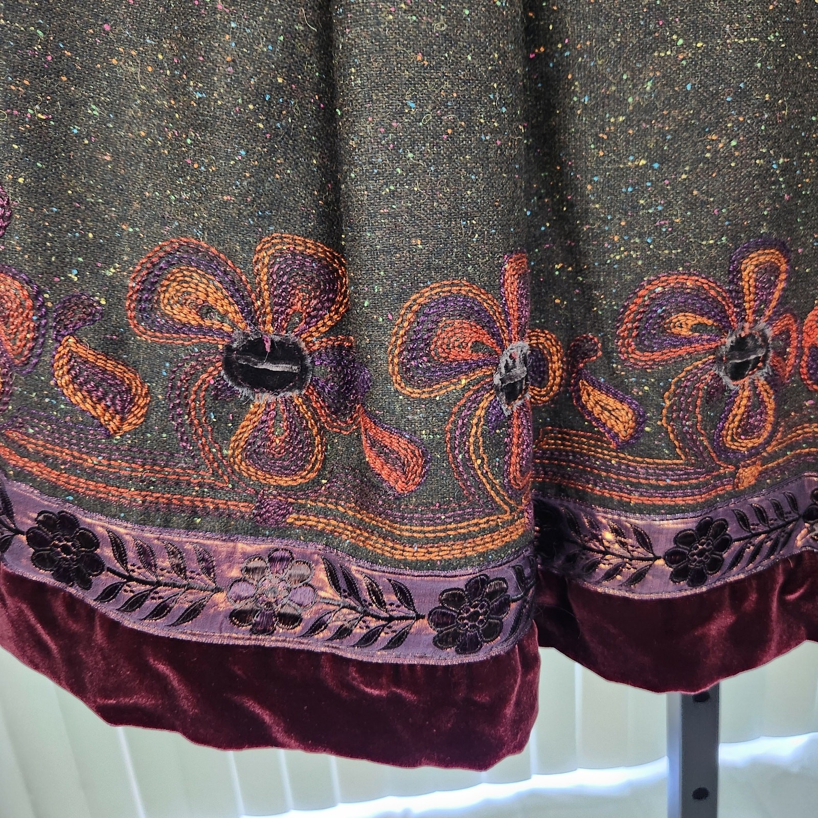 Cynthia Steffe Vintage Wool Blend Midi Pleated Skirt Embroidered Women’s Size 2