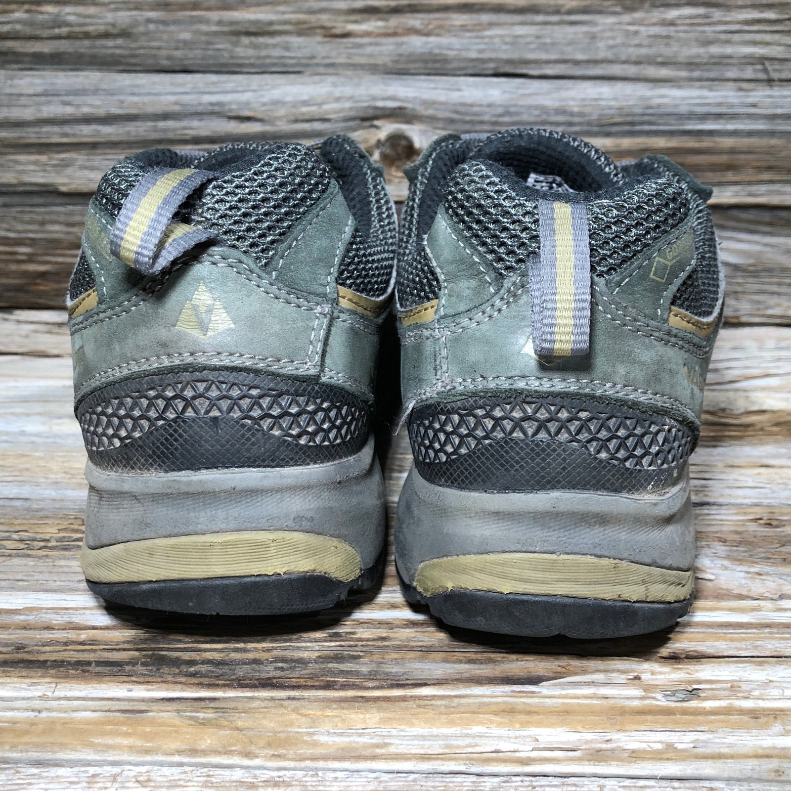 Vasque 7196 Breeze III Low Vibram Outdoor Waterproof Boots Men US 7, UK 6, EU 39