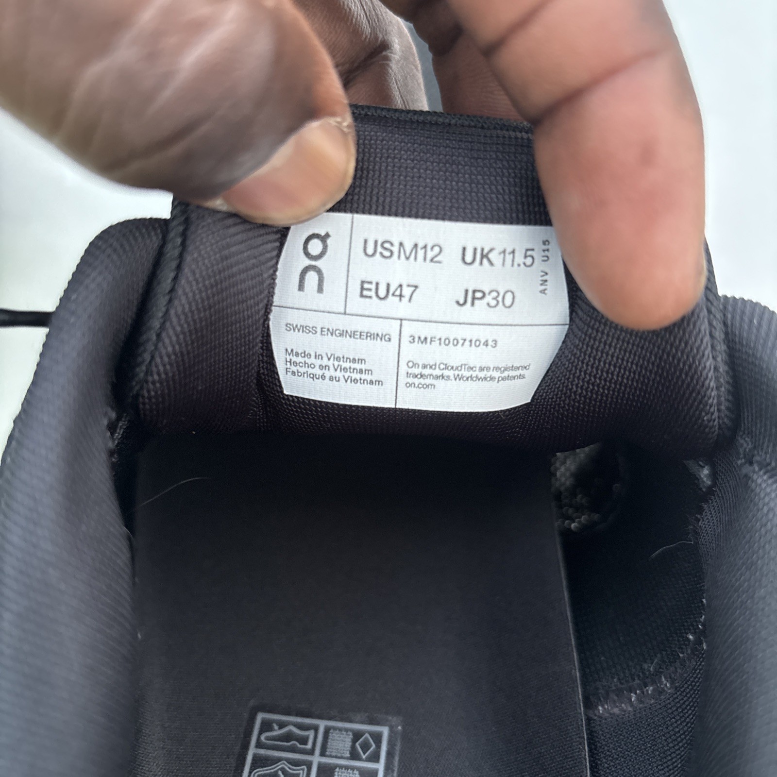 OnClouds Swiss Engineering Men’s US 12&11.5 K Black ( Broke By Washing Machine)