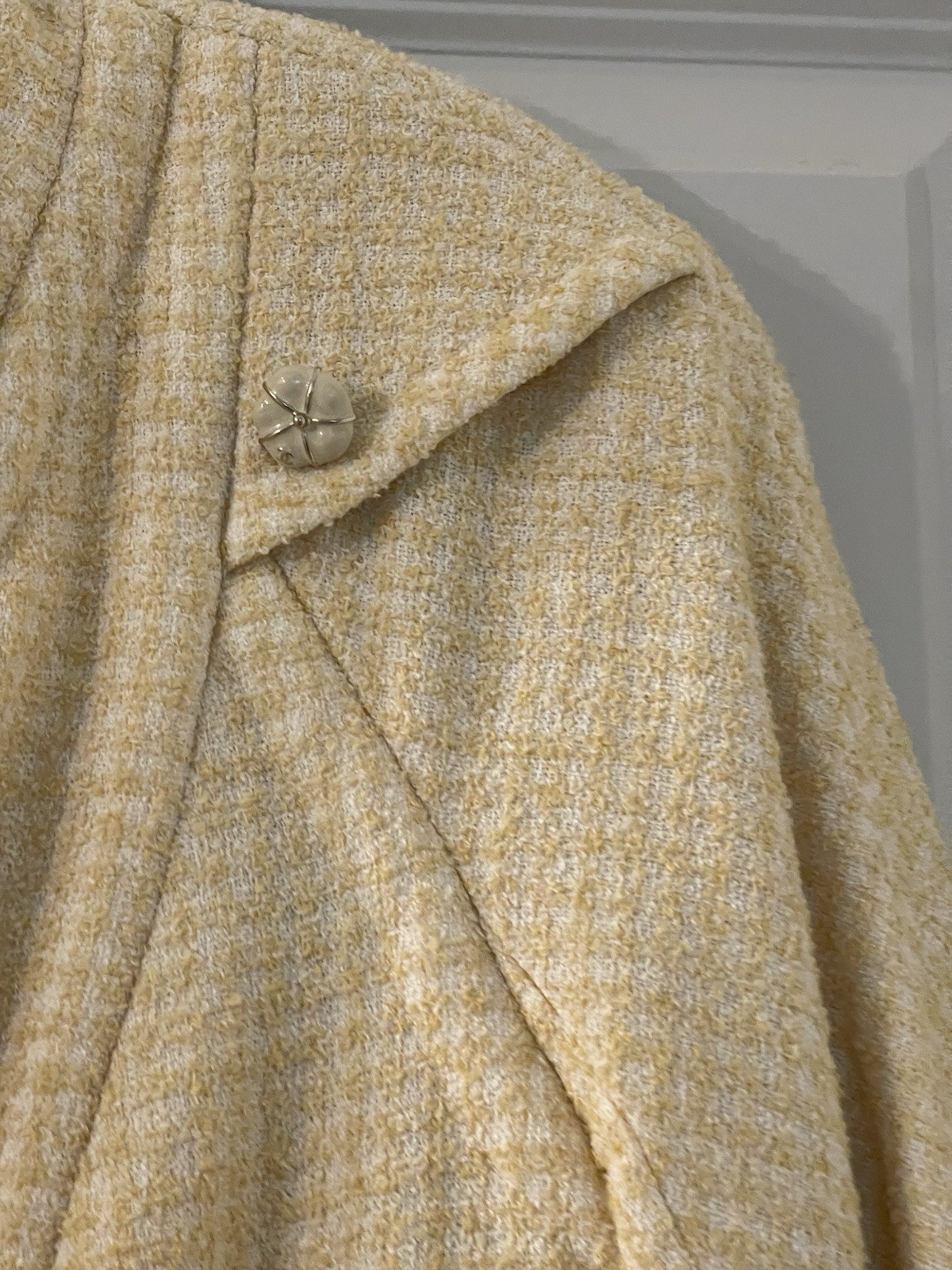 CHANEL 09C light yellow Check Jacket Size 42 Made in France P34739V24898