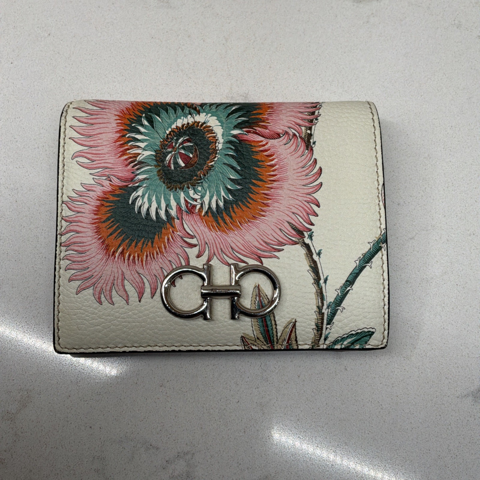 Salvatore Ferragamo Gancini Logo Women Leather Card Holder Wallet Coin Purse Flo