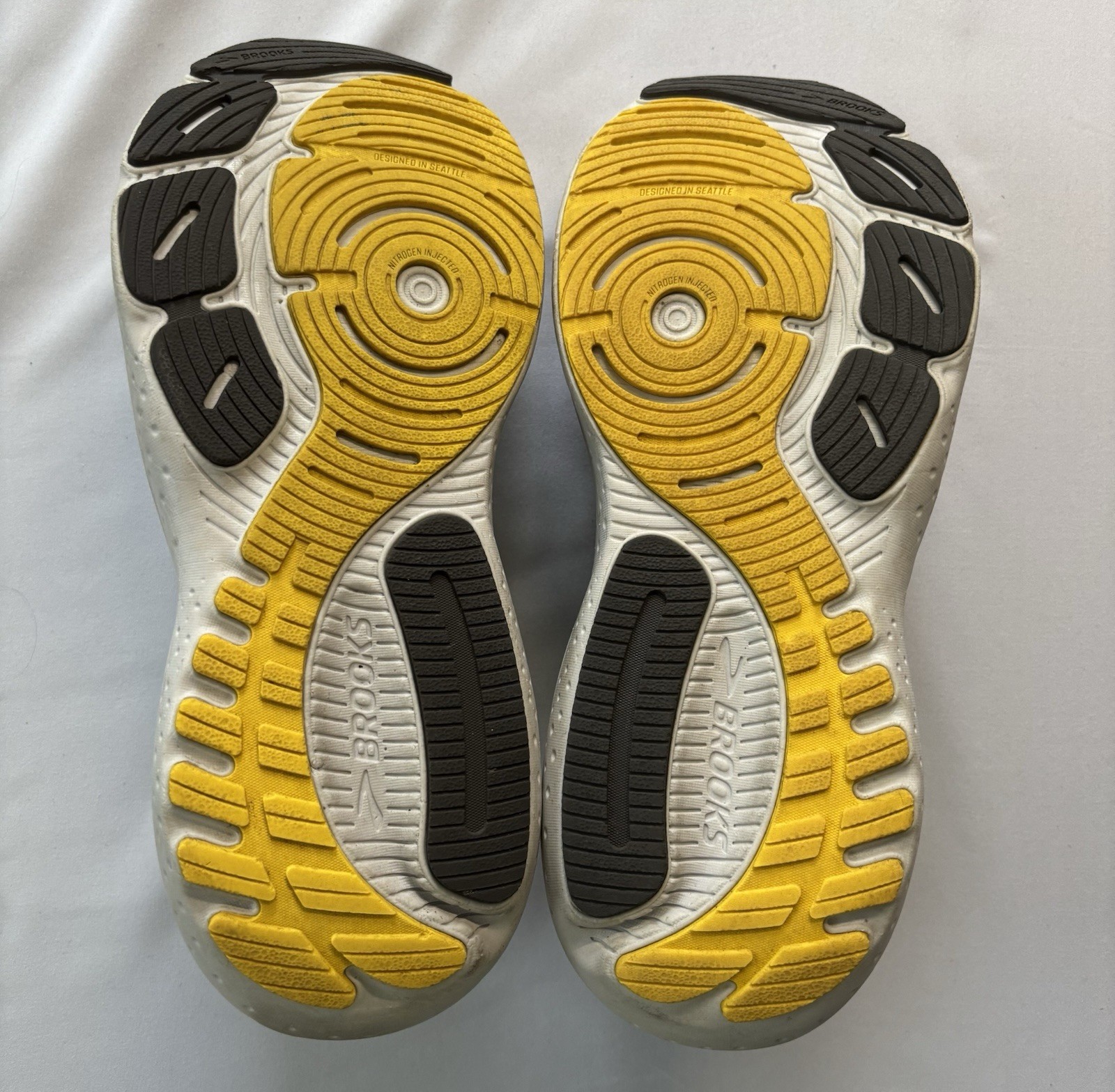 Brooks Running Shoes Men’s Glycerin GTS 21 Coconut Forged Iron Yellow Size 9