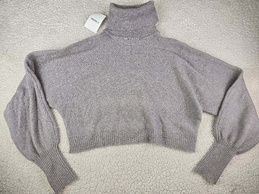 NWT! FOREVER 21 Size Small Women’s Gray Cropped Turtleneck Sweater Fuzzy