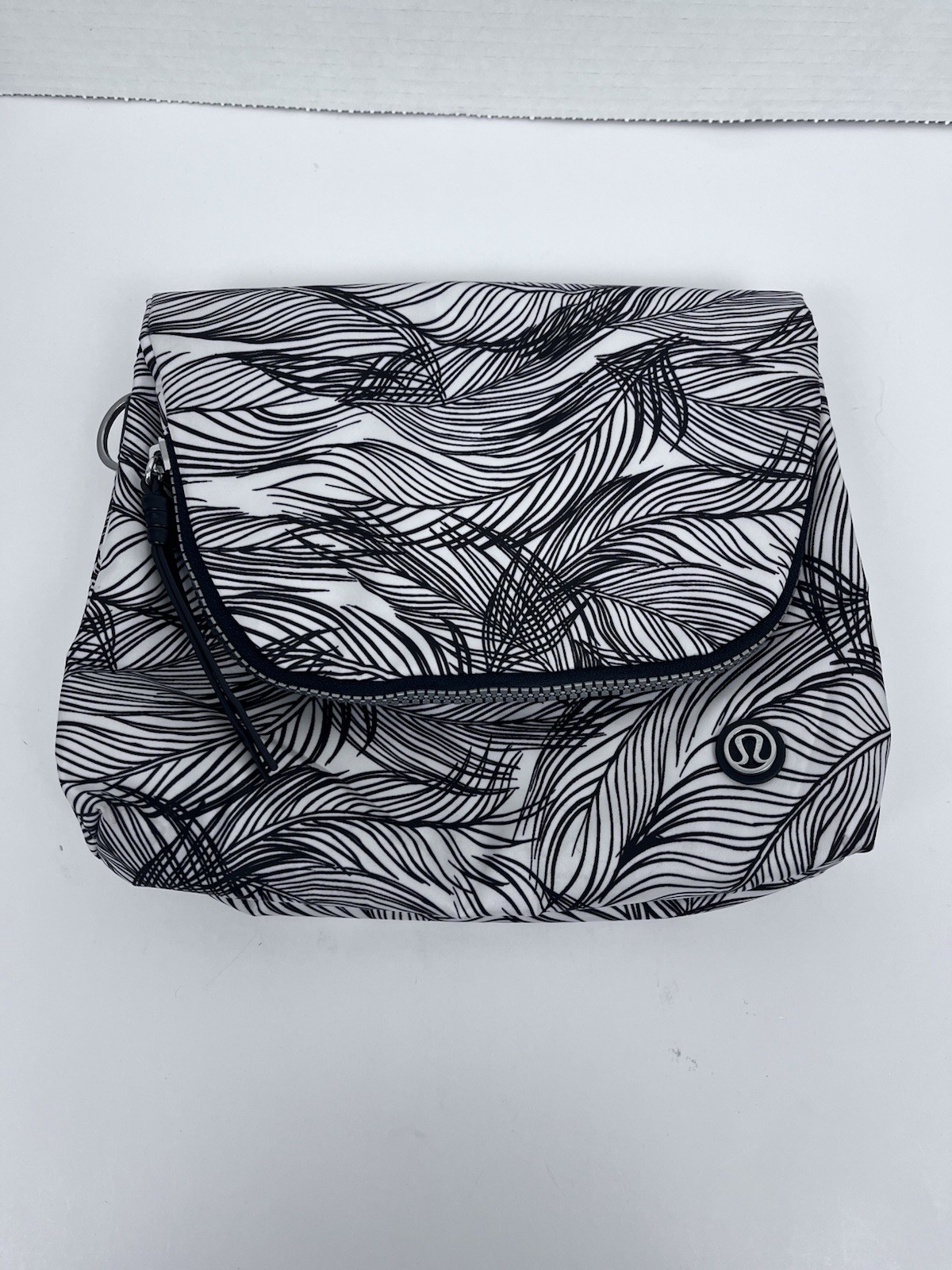 Lululemon Womens Party Om Bag in Black & White Sketchy Palms; Festival, Travel