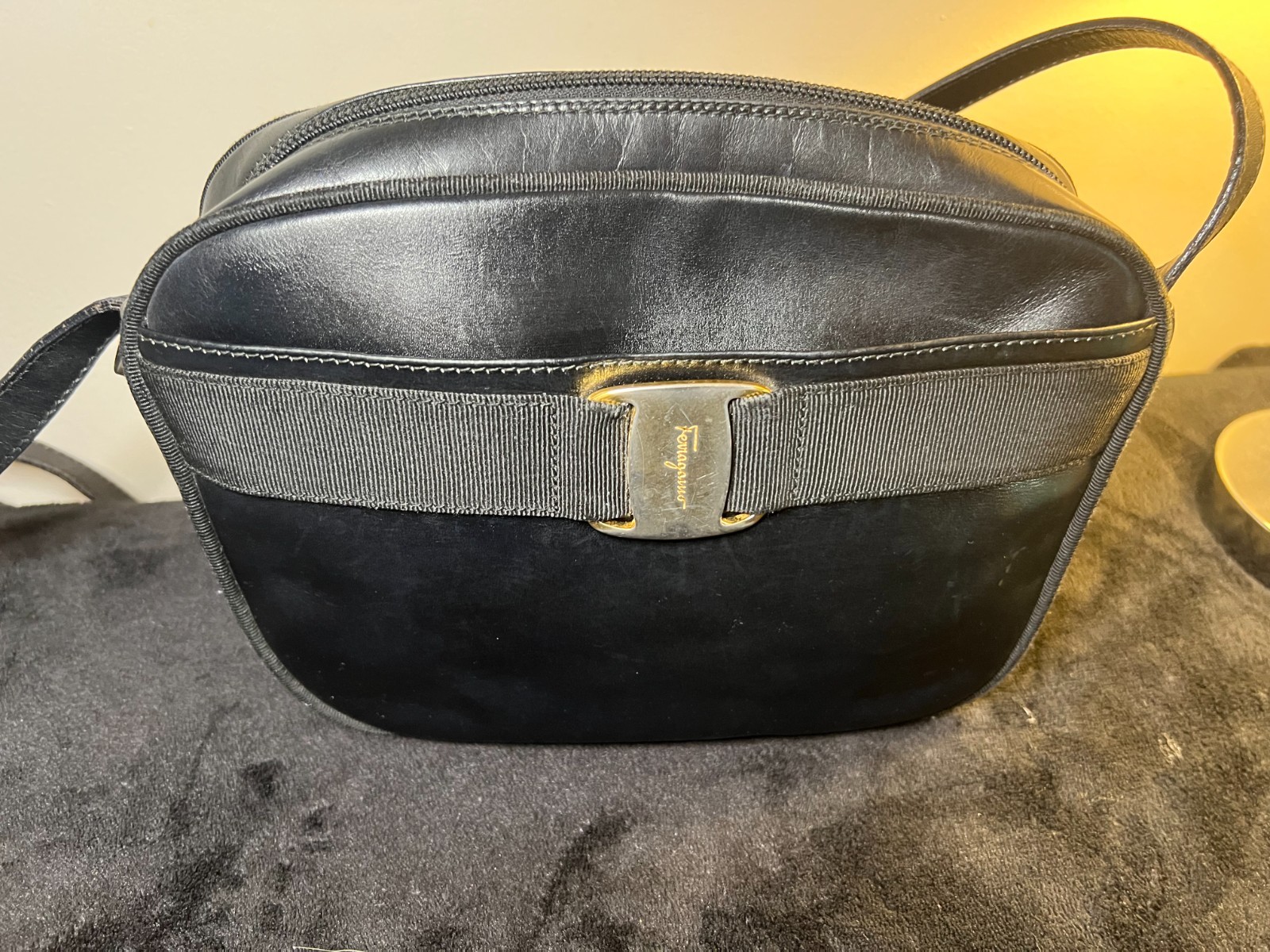 Authentic Ferragamo Vara Bow Crossbody Bag Black Leather Made Italy