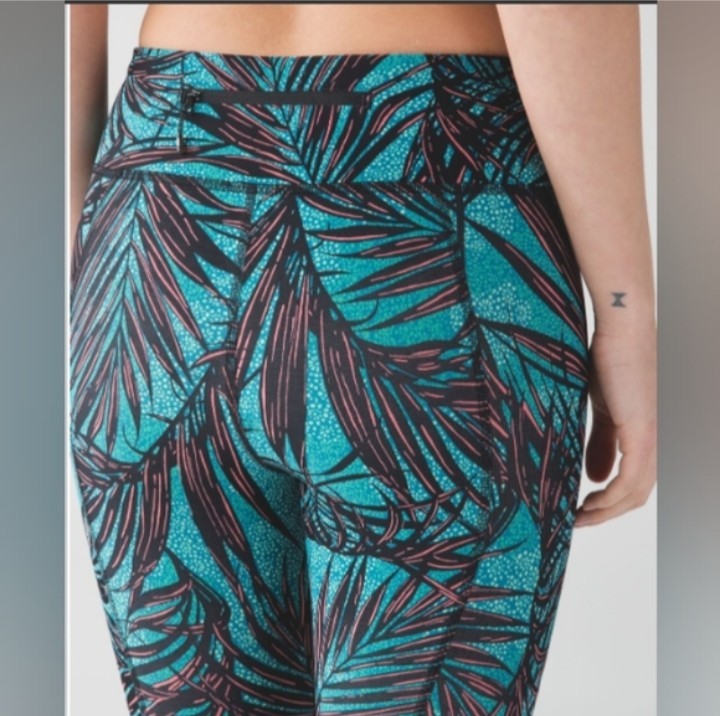 Lululemon Tight Stuff Tight in “Mini Palm Lace Tofino Teal Multi Leggings Size 6