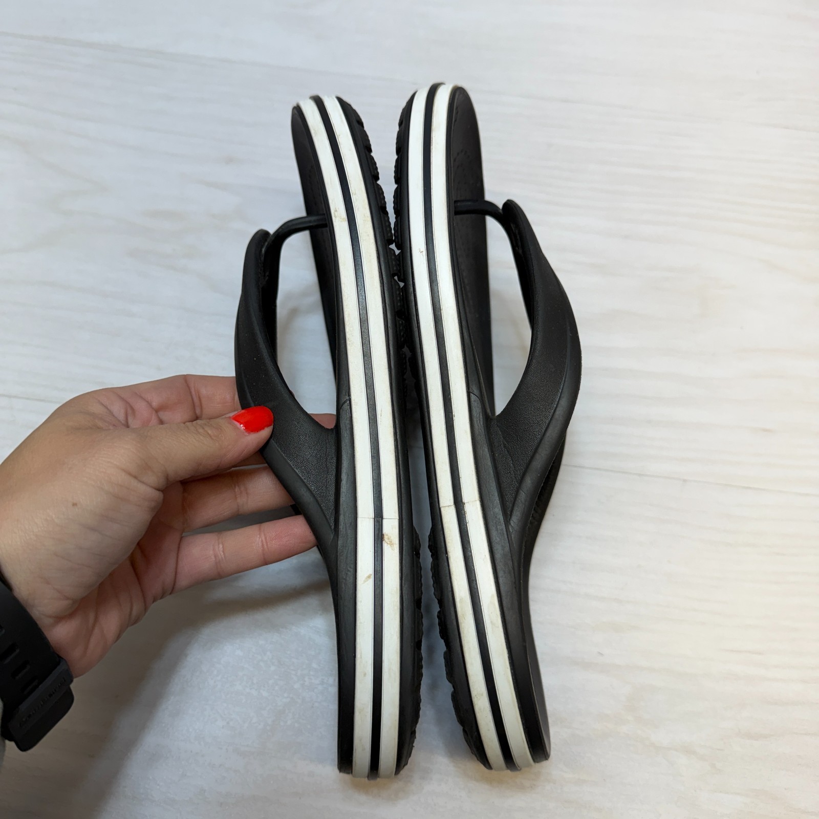 Crocs Bayaband Thong Flip Flops Unisex Size 6M/8W Black Leather Casual Comfort