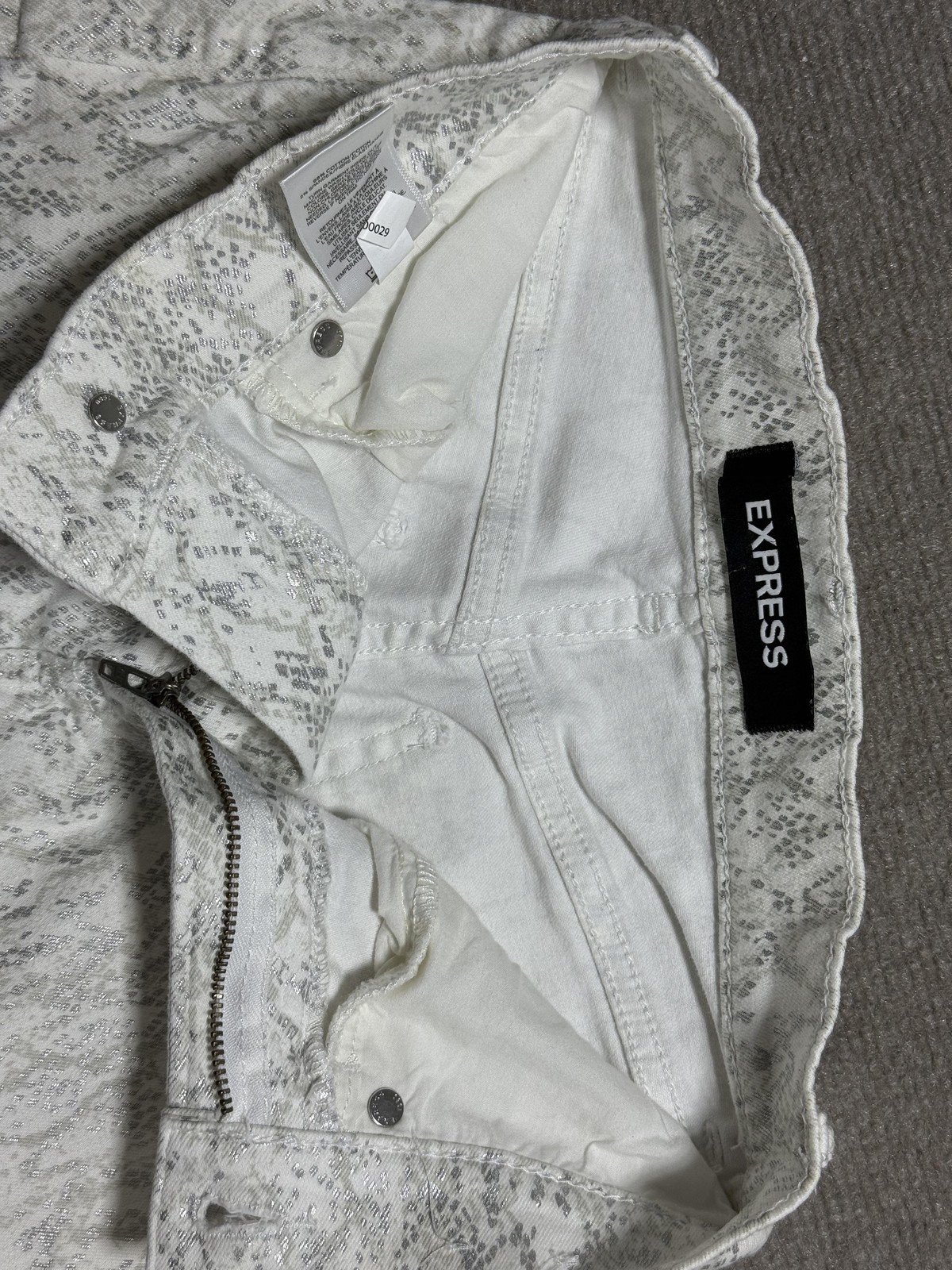 Express Pants Womens 00 White Silver Cropped Straight Super High Rise Snakeskin