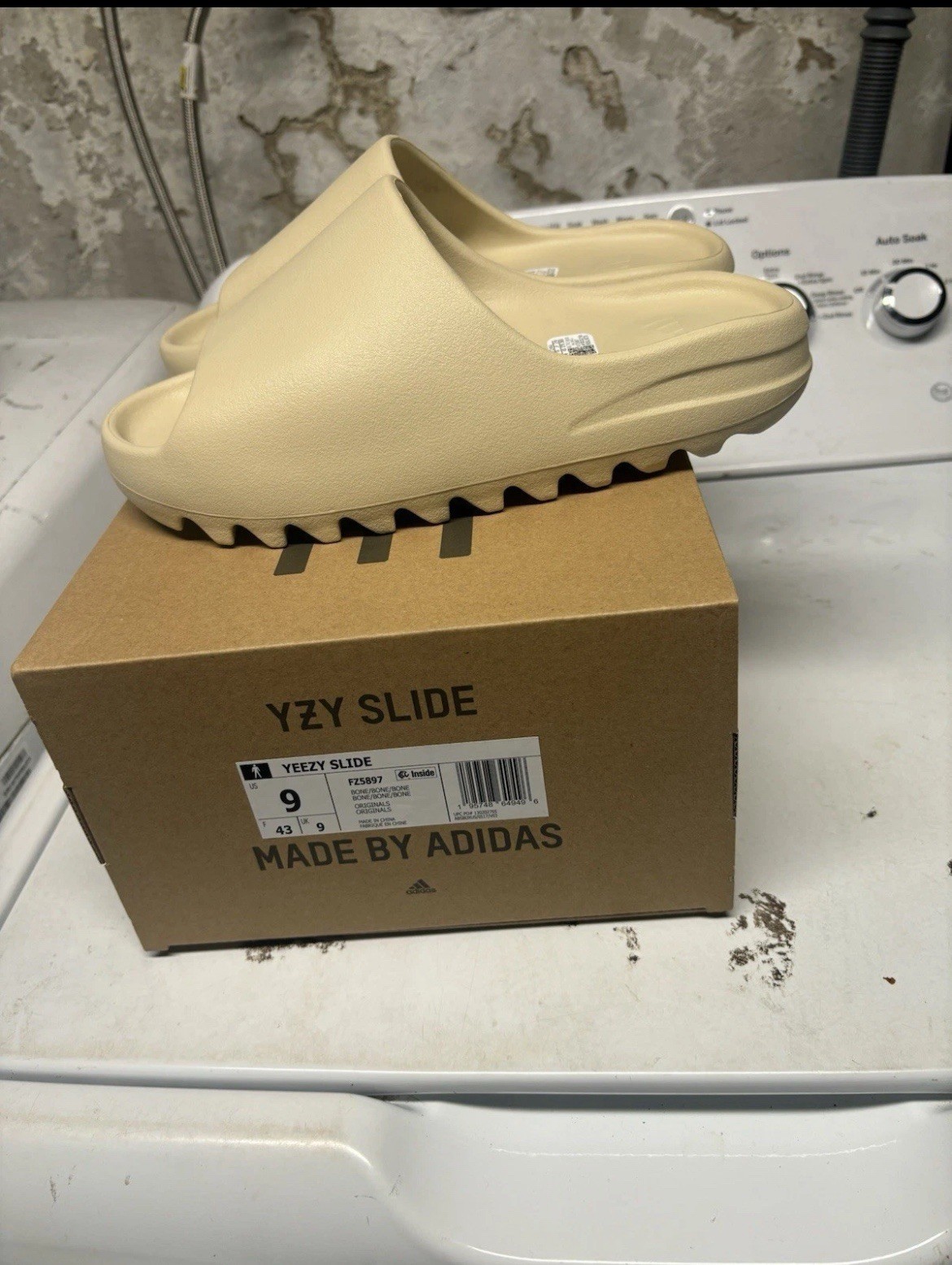 adidas Yeezy Slide Men’s Sandals Beige Size 9 Comfort Slip On Synthetic