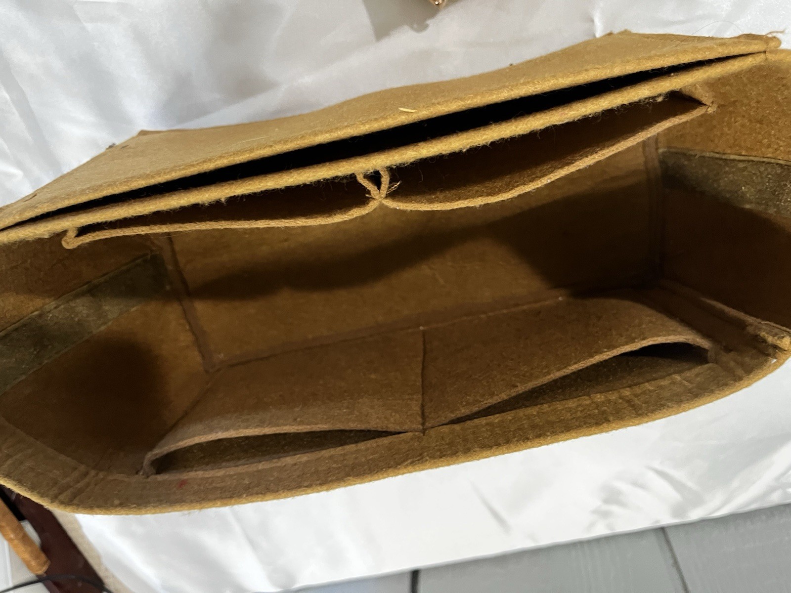 11x6x6 OMYSTYLE Felt Purse Organizer Insert in brown. Removable section