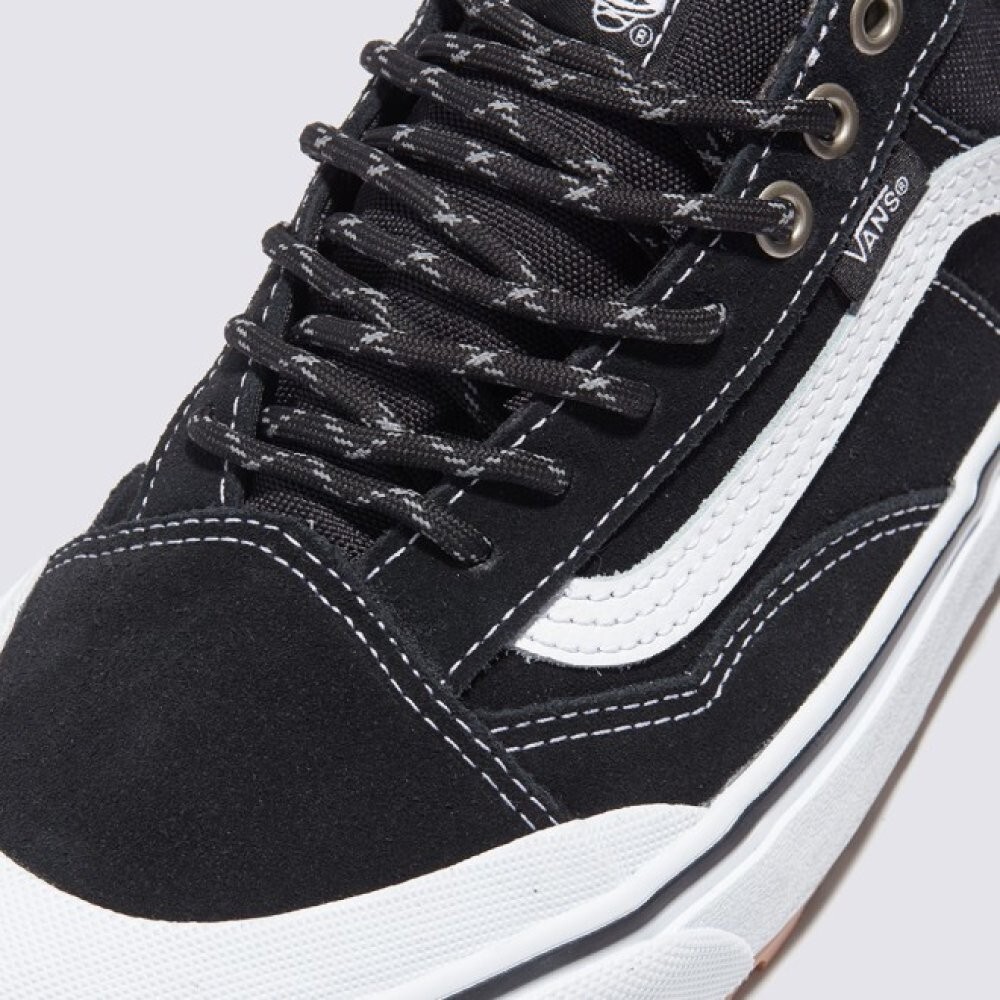 Vans MTE Old Skool Waterproof Skate Sneakers Black/White VN000CVNBA2 US 4-13